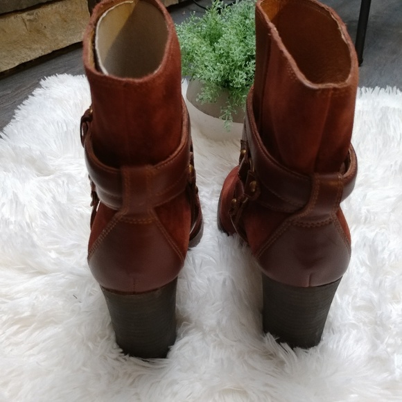 Ugg Suede Dandridge harness Bootie size 7 - Picture 3 of 9